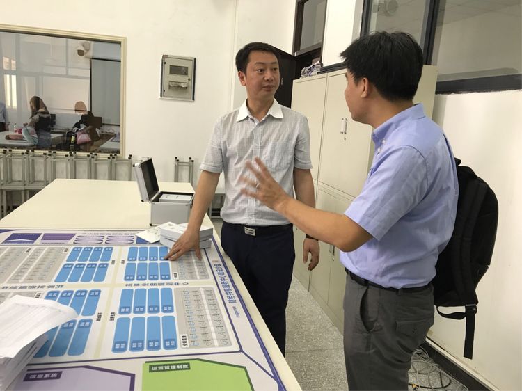 参观沙盘实训实验室